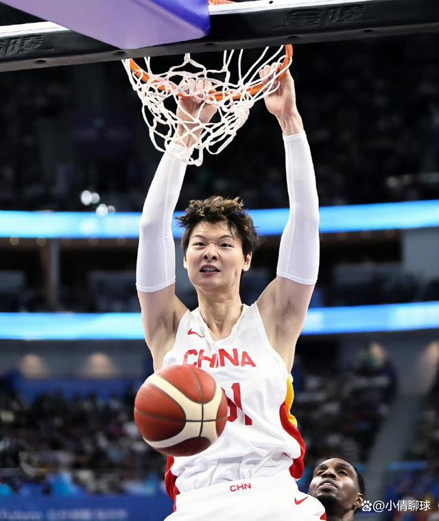 东南亚篮球锦标赛半决赛中，菲律宾队大比分获胜