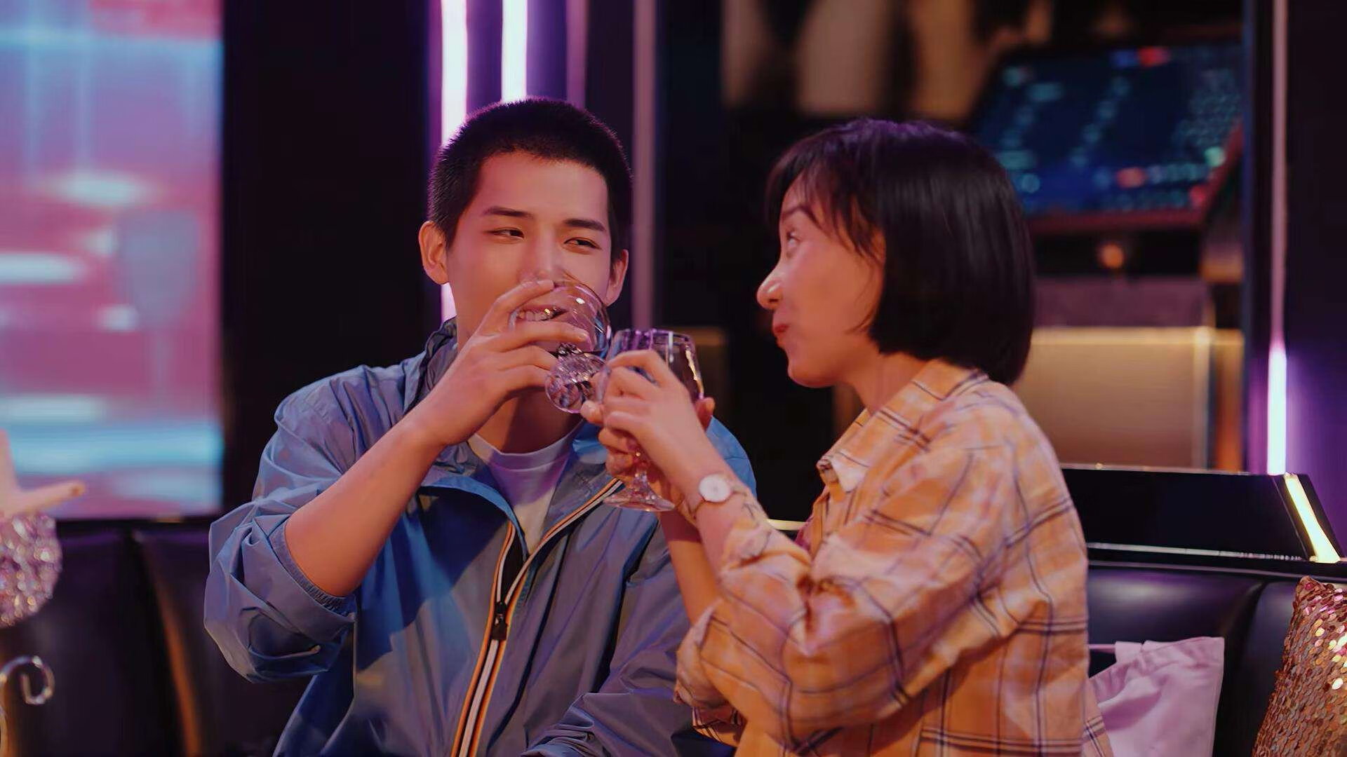 双线逆转的风暴，绿茵场绝杀与乒乓台的艺术